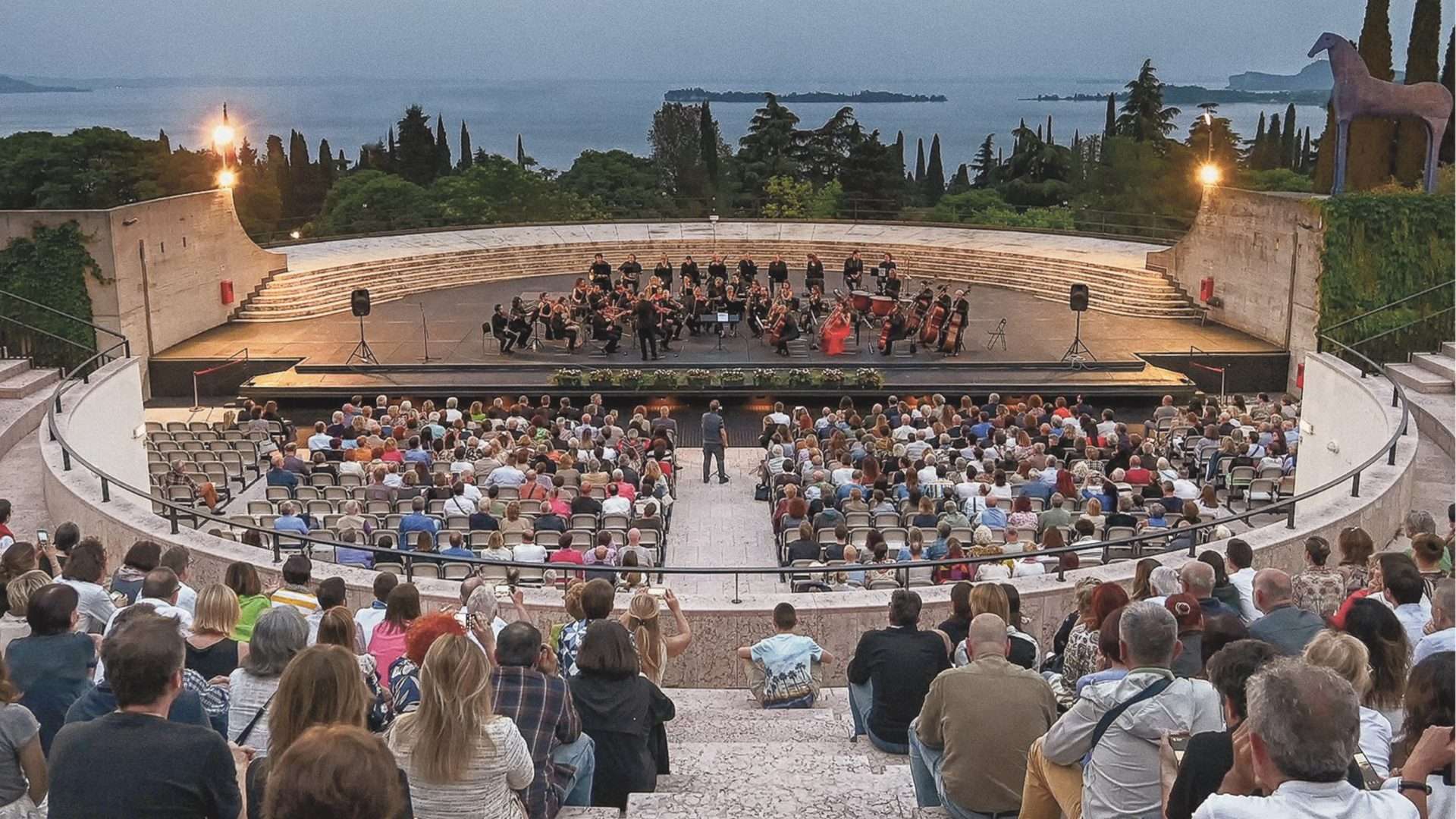 Sinfonie di Gusto: la Strada dei Vini incontra “Suoni e Sapori del Garda” 2026
